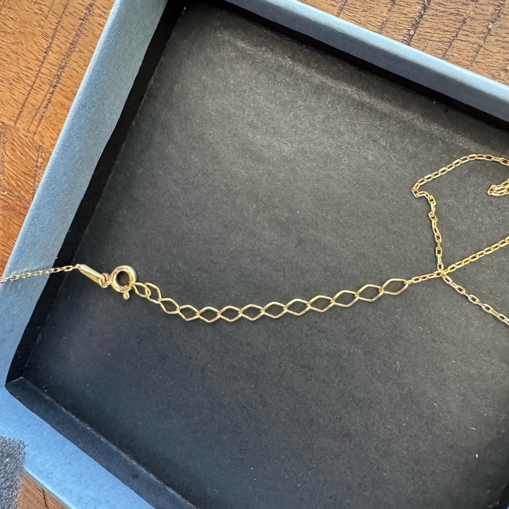 Gold Initial 'R’ Necklace 18 Inches New In Gift Box, Extender Included - Picture 3 of 4